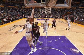 他们不仅在 他们不仅在